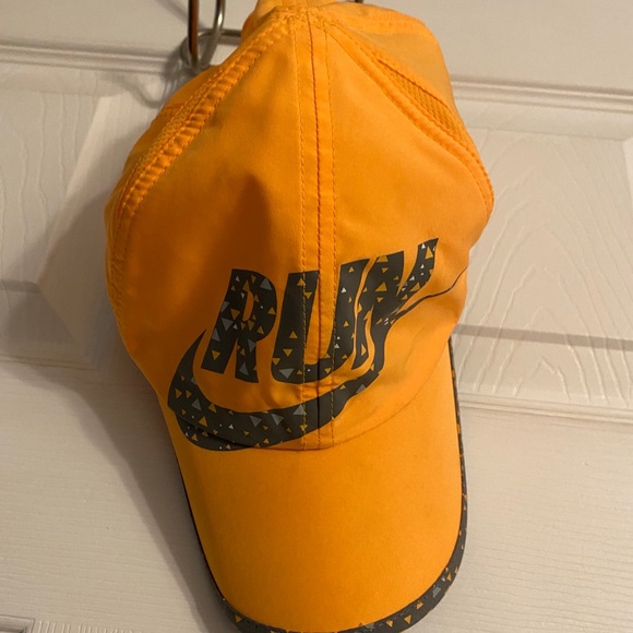 Nike Accessories - Nike Women’s Featherlight Dri-Fit Hat